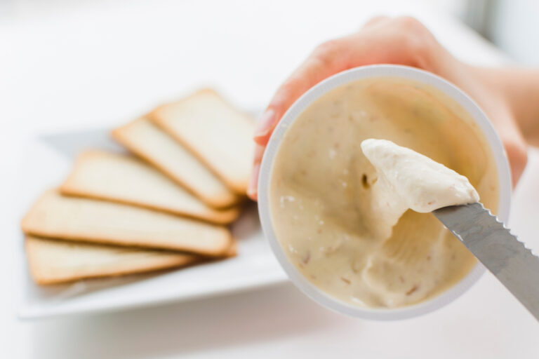O Melhor Patê de Alho para Comer com Pão