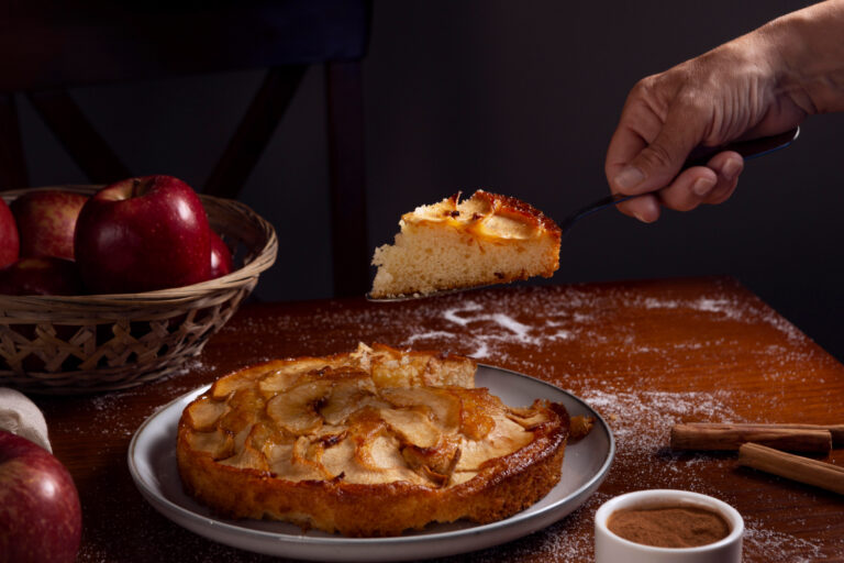 Receita de Bolo de Maçã e Canela com Açúcar Mascavo
