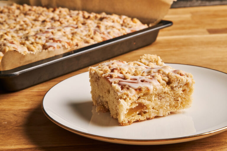 Receita de Cuca com Massa Fofinha e Farofa Doce!