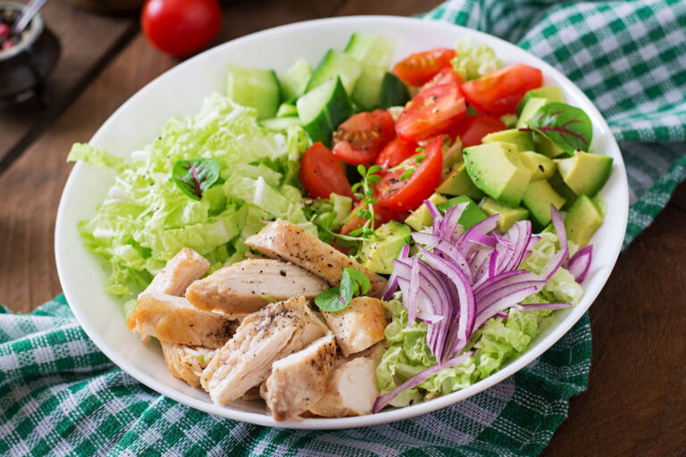 Receita de Salada Tropical com Frutas e Molho Especial
